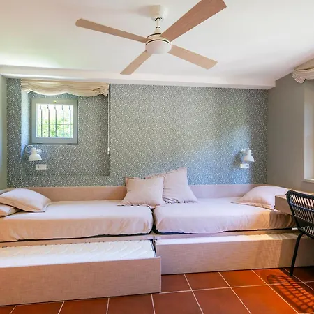 Pastora Villa *